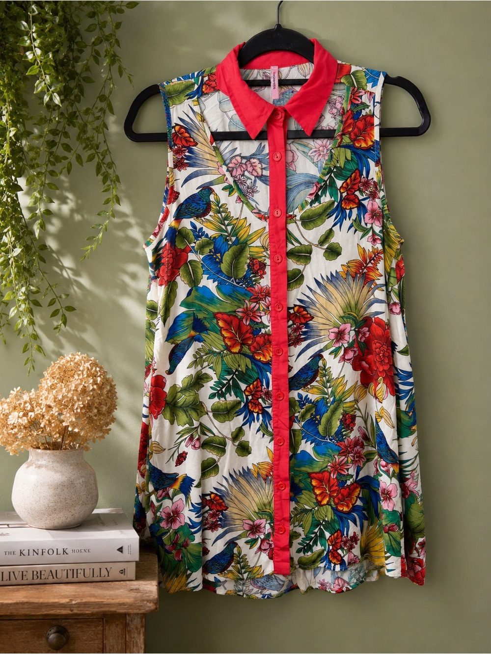 Decapolis Tropical Bird Floral Sleeveless Button Front Blouse Women’s Colorful